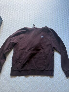 Nike Men’s Dark Brown Crewneck Sweatshirt
